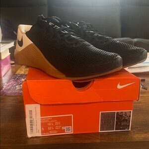Nike Metcon 5 Black and Tan Athletic Shoes